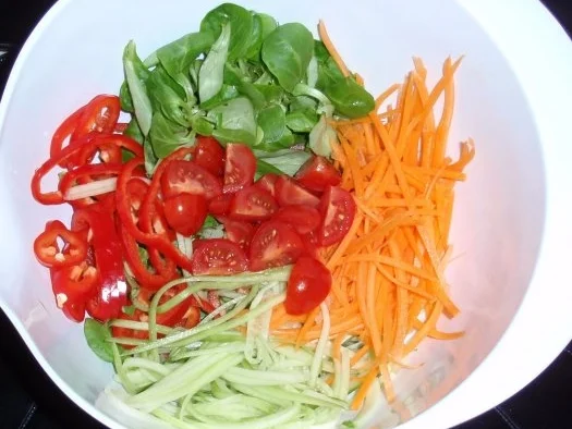 Hack-Gemüse-Auflauf mit buntem Salat - Rezept - Bild Nr. 17