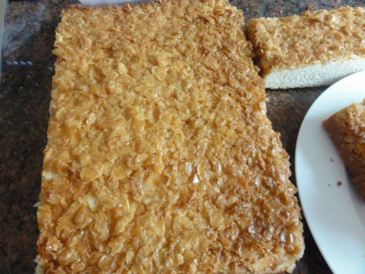 Hefe: MANDEL BUTTERKUCHEN - einfach - von Rezeptsammlerin