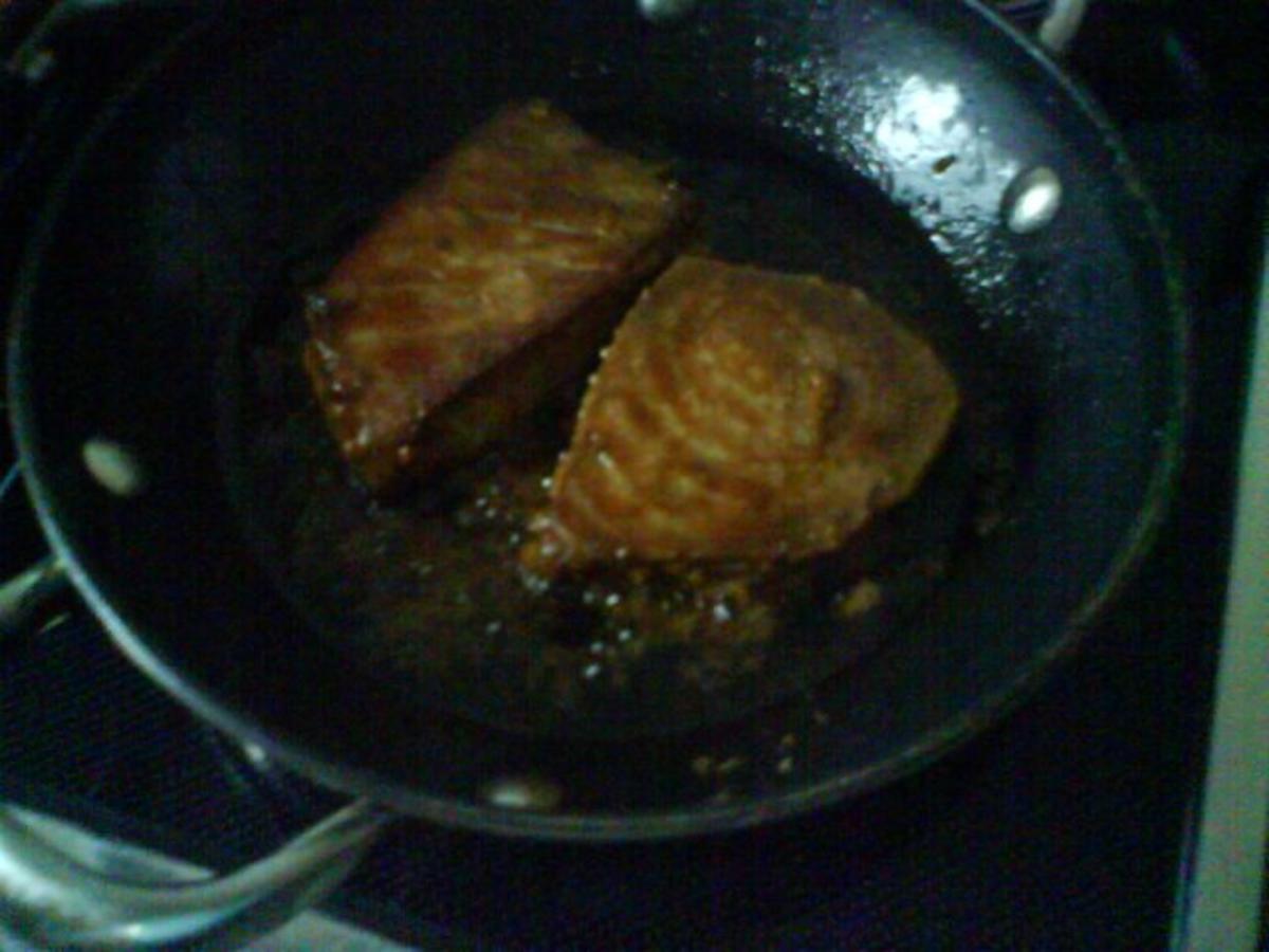 Teriyakithunfisch mit süß saurer Glasnudel-Gemüsepfanne aus dem Wok ...