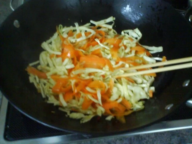 Teriyakithunfisch mit süß saurer Glasnudel-Gemüsepfanne aus dem Wok - Rezept - Bild Nr. 18