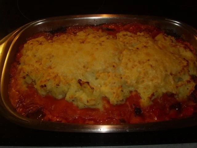 Hackbällchen-Paprika-Auflauf mit Kartoffelkruste - Rezept