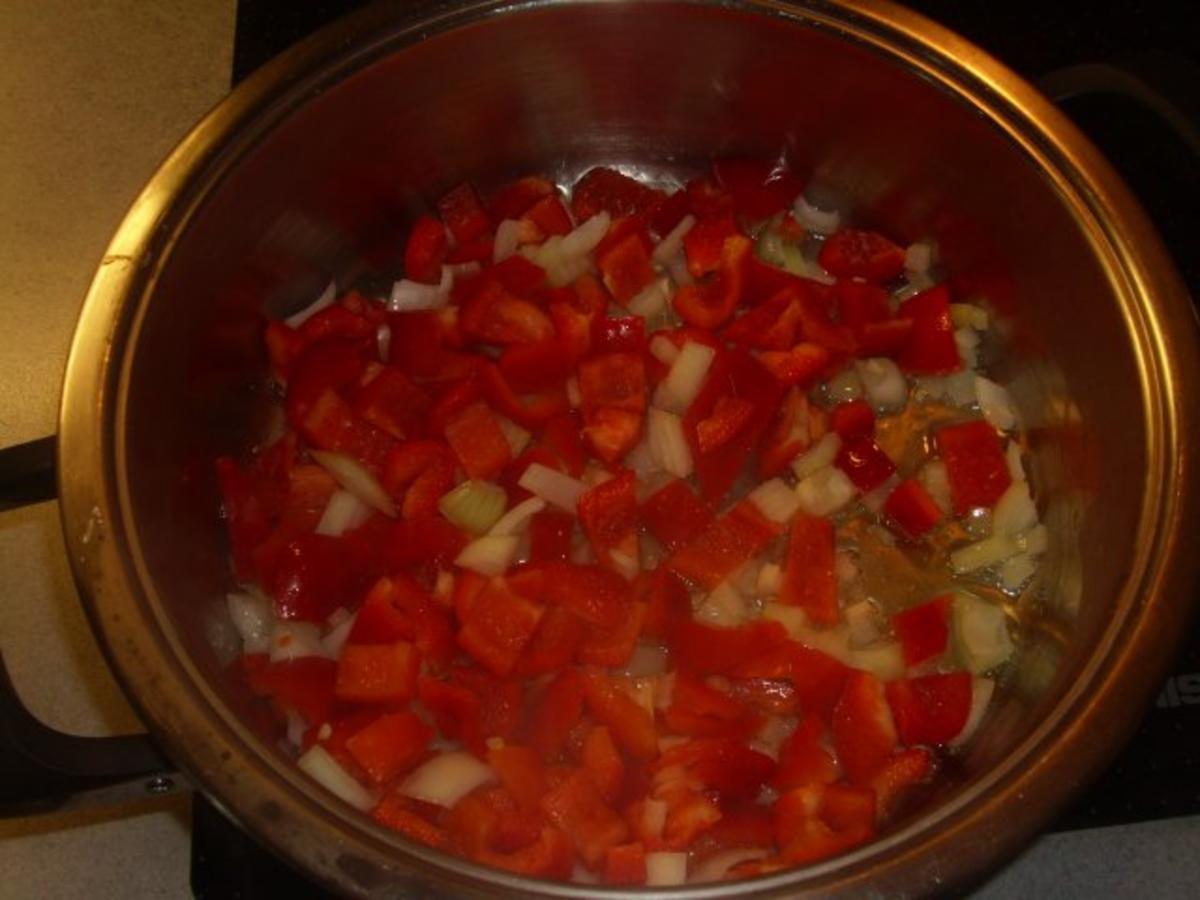 Hackbällchen-Paprika-Auflauf mit Kartoffelkruste - Rezept - Bild Nr. 2