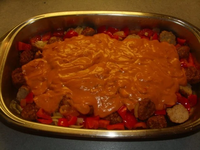 Hackbällchen-Paprika-Auflauf mit Kartoffelkruste - Rezept - Bild Nr. 4