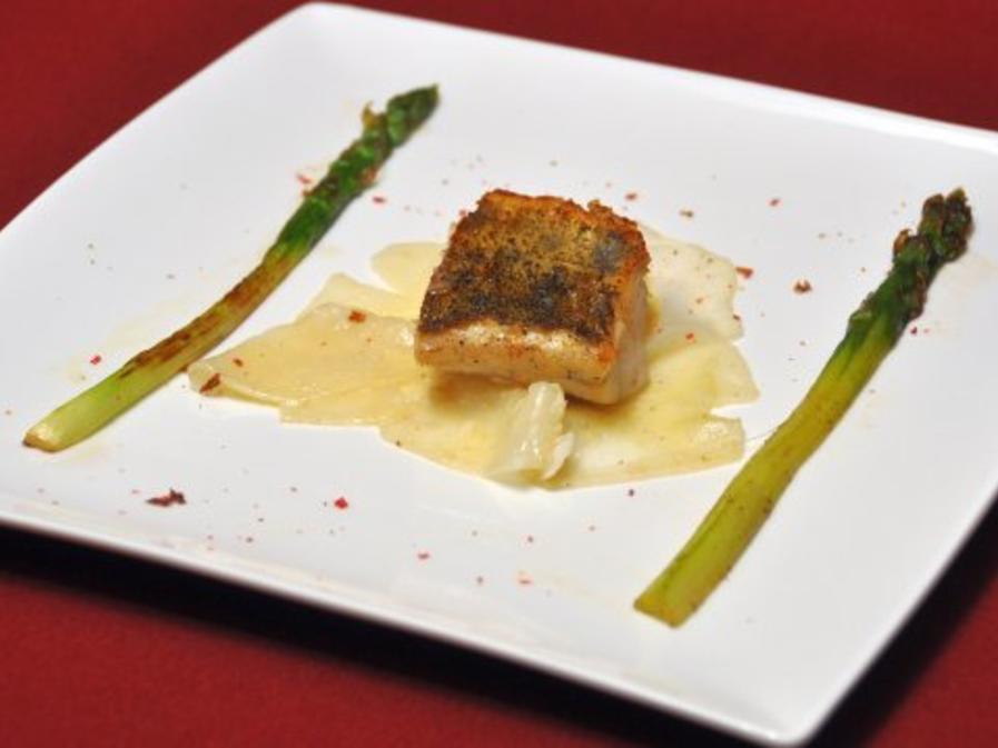 Flusszander an der Haut gebraten auf Kohlrabi Carpaccio - von Das ...
