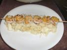Garnelen-Spieß auf Ananas-Kraut-Salat - Rezept