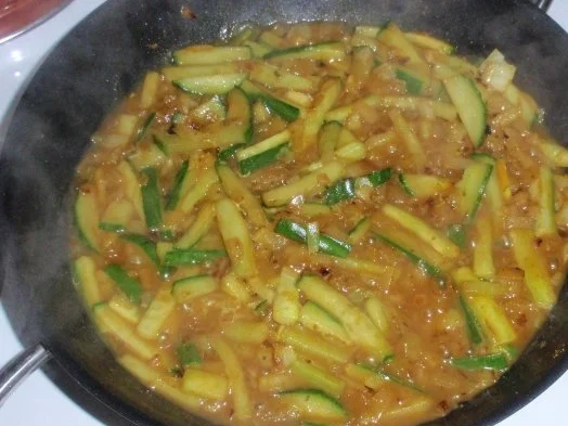 Wildlachs-Gurken-Zwiebel-Soße mit Couscous - Rezept - Bild Nr. 7