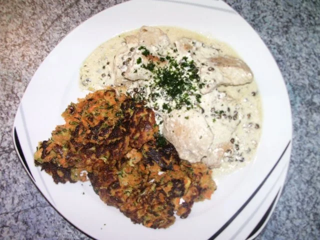 Putenmedaillons an Gemüserösti und Pfeffersoße - Rezept - Bild Nr. 3