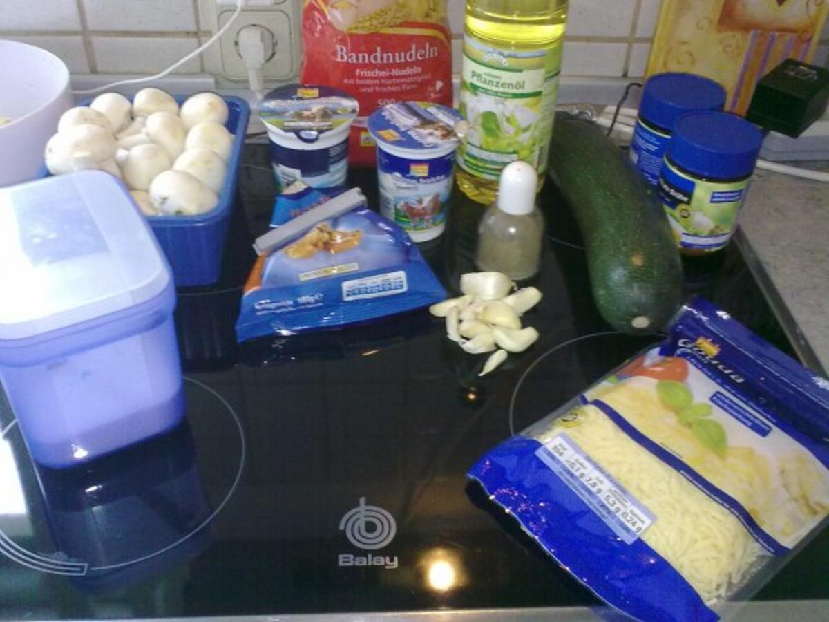 Nudelgratin mit Zucchini und Champignons - Rezept