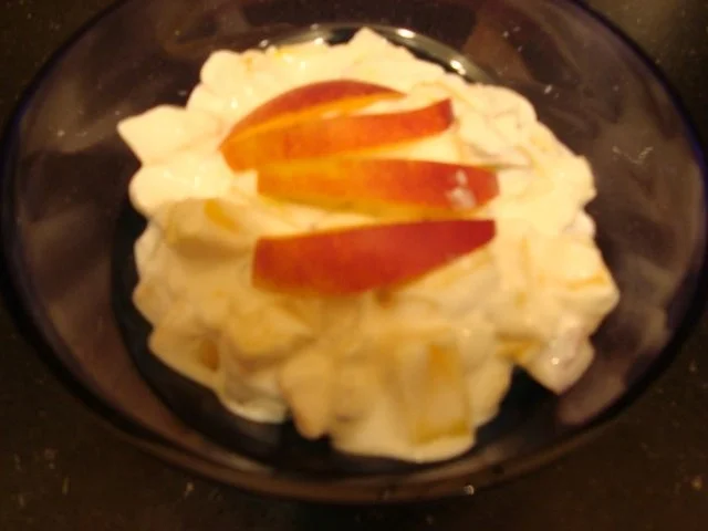 Griechischer Joghurt mit Früchten der Saison - Rezept