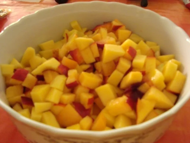 Griechischer Joghurt mit Früchten der Saison - Rezept - Bild Nr. 2