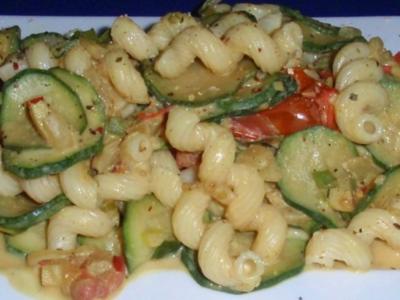 Rezept: Scharfe Zucchininudeln Scharfe Zucchininudeln - Rezept