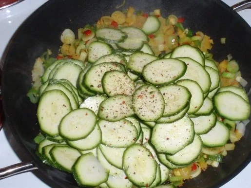 Rezept: Scharfe Zucchininudeln Bild Nr. 4 Scharfe Zucchininudeln - Rezept - Bild Nr. 4