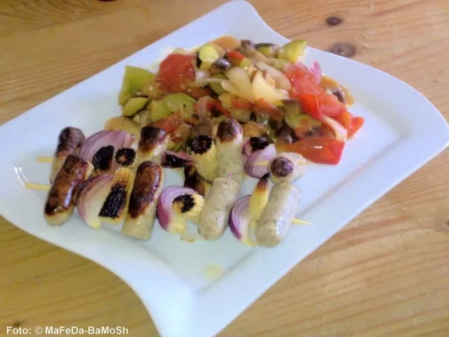 Rezept: Bratwurst-Spießchen auf Sommergemüse Bild Nr. 2 Bratwurst-Spießchen auf Sommergemüse - Rezept - Bild Nr. 2