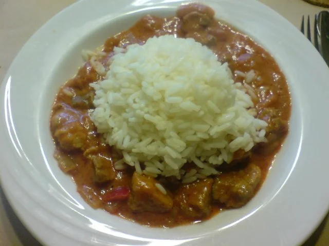 Rezept: Gulasch mit Reis Bild Nr. 2 Gulasch mit Reis - Rezept - Bild Nr. 2