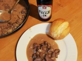 Rezept: Hühnermägen und Herzen in einer Rotwein-Sahnesoße Bild Nr. 4 Hühnermägen und Herzen in einer Rotwein-Sahnesoße - Rezept - Bild Nr. 4