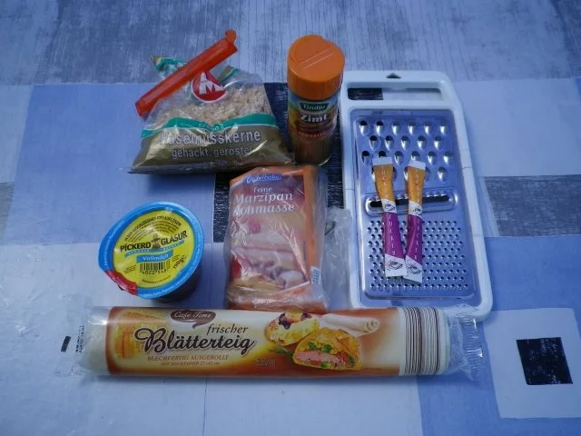 Rezept: Marzipan - Nuss - Hörnchen Bild Nr. 4 Marzipan - Nuss - Hörnchen - Rezept - Bild Nr. 4