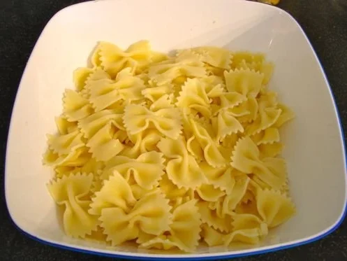 Rezept: Party Nudelsalat Bild Nr. 6 Party Nudelsalat - Rezept - Bild Nr. 6