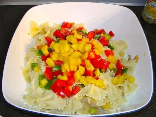 Rezept: Party Nudelsalat Bild Nr. 4 Party Nudelsalat - Rezept - Bild Nr. 4