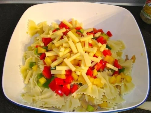 Rezept: Party Nudelsalat Bild Nr. 3 Party Nudelsalat - Rezept - Bild Nr. 3