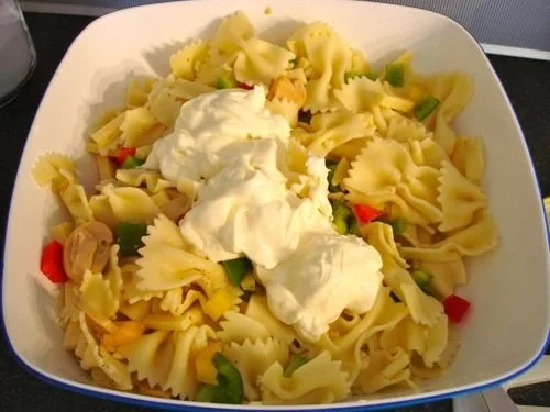 Rezept: Party Nudelsalat Bild Nr. 2 Party Nudelsalat - Rezept - Bild Nr. 2