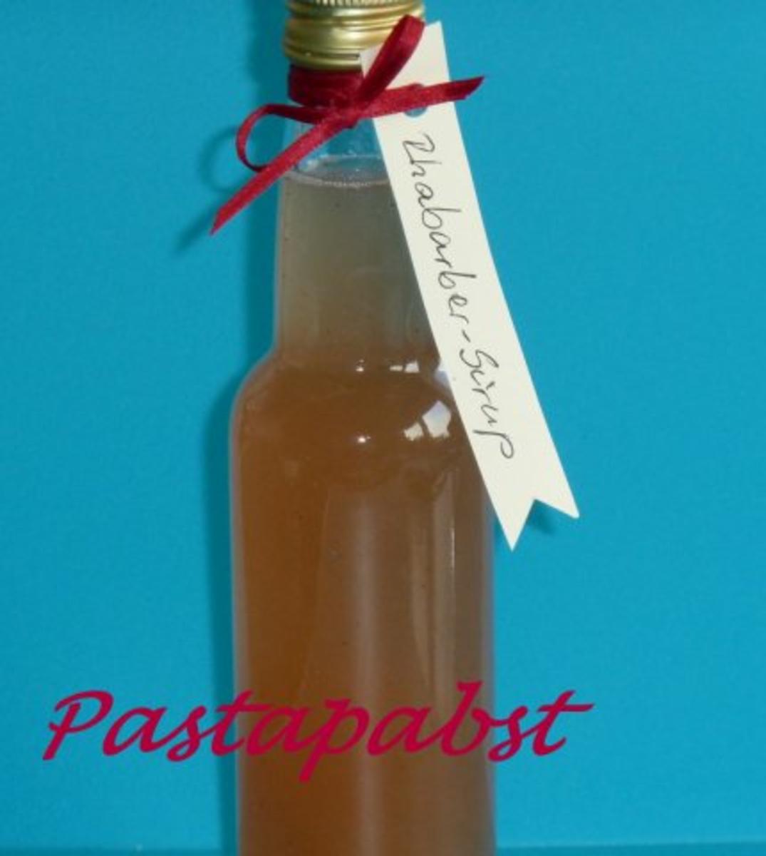 Rhabarbersirup mit Rhabarber und Wasser - Rezept mit Bild - kochbar.de