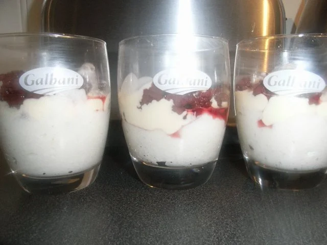 Rezept: BiNe` S FLAMMERIE MIT HIMBEEREN BiNe` S FLAMMERIE MIT HIMBEEREN - Rezept