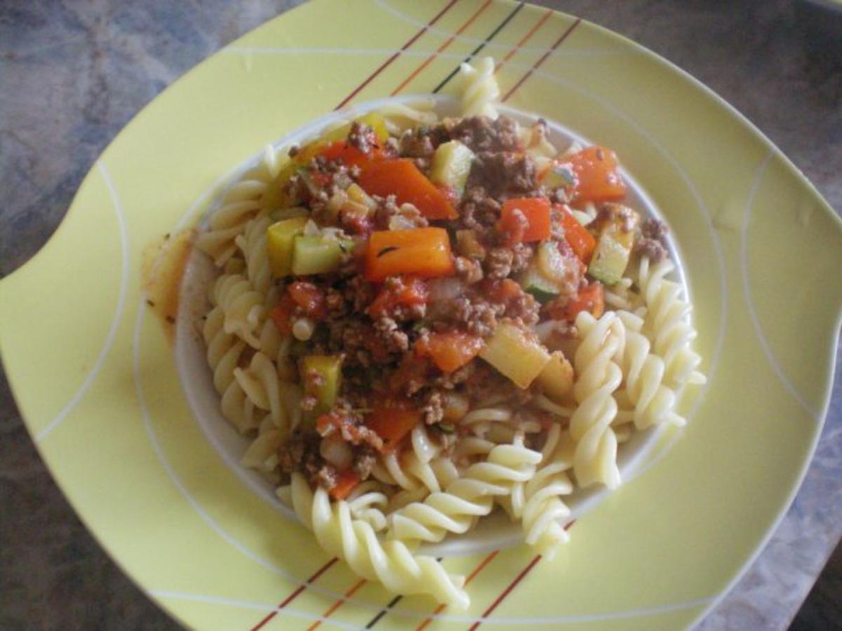 Ratatouille mit gebratenem Tatar dazu Spirelli-Nudeln - Rezept By
marzisz1962