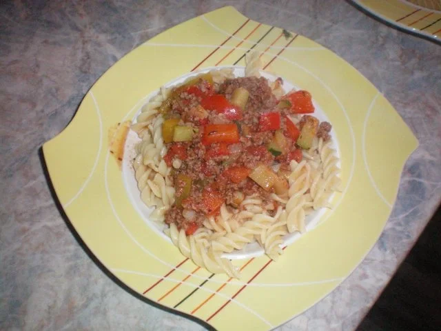 Rezept: Ratatouille mit gebratenem Tatar dazu Spirelli-Nudeln Bild Nr. 9 Ratatouille mit gebratenem Tatar dazu Spirelli-Nudeln - Rezept - Bild Nr. 9