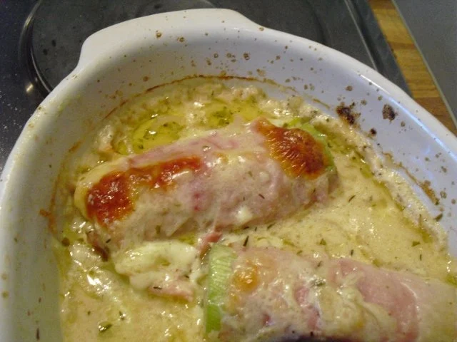 Lauchröllchen mit Käse überbacken - Rezept