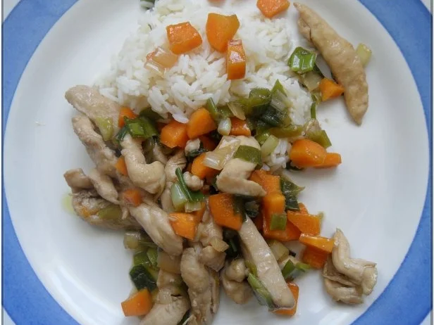 Gebratenes Hühnerfleisch mit Gemüse; säuerlich - Rezept - Bild Nr. 2