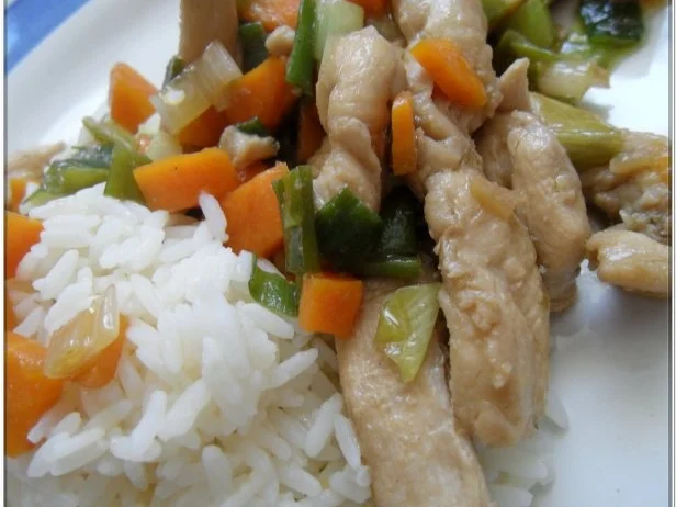 Gebratenes Hühnerfleisch mit Gemüse; säuerlich - Rezept