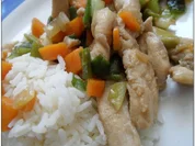 Gebratenes Hühnerfleisch mit Gemüse; säuerlich - Rezept