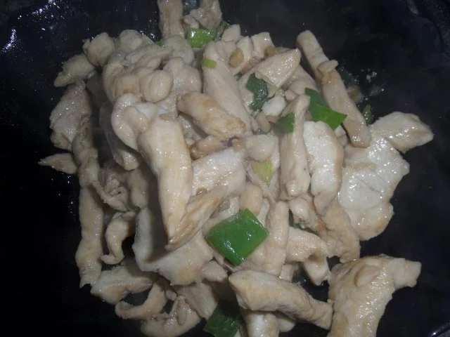 Gebratenes Hühnerfleisch mit Gemüse; säuerlich - Rezept - Bild Nr. 8