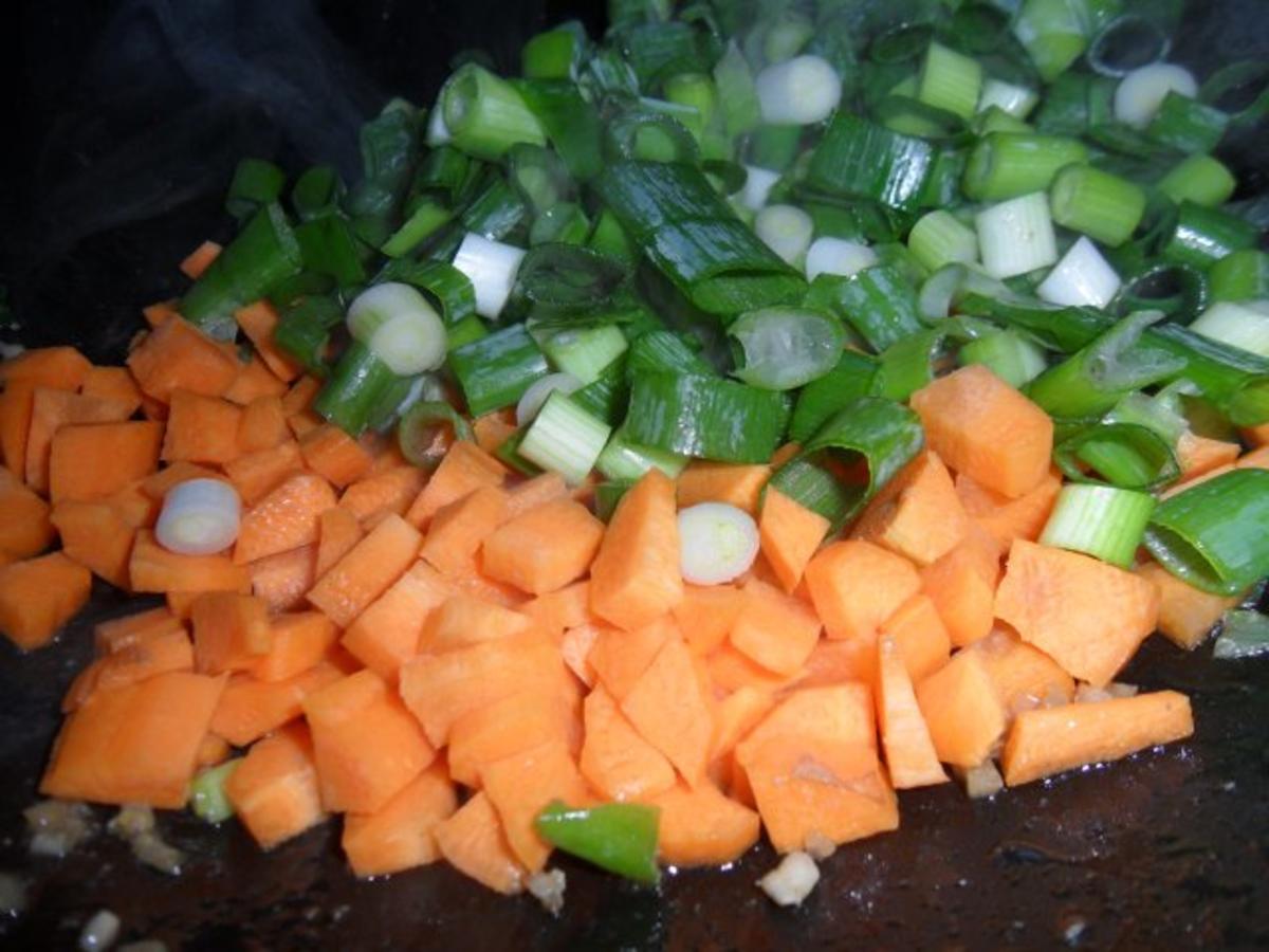 Gebratenes Hühnerfleisch mit Gemüse; säuerlich - Rezept - Bild Nr. 9