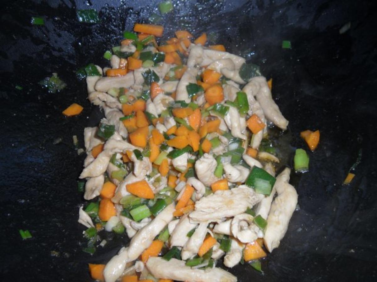 Gebratenes Hühnerfleisch mit Gemüse; säuerlich - Rezept - Bild Nr. 10