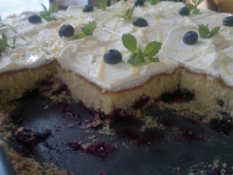 Heidelbeerkuchen vom Blech mit Eierlikör und Sahne - einfach - 286 kcal ...