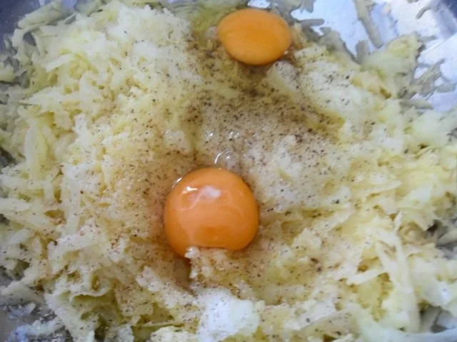 Rezept: Kartoffelpuffer oder Reibekuchen Bild Nr. 3 Kartoffelpuffer oder Reibekuchen - Rezept - Bild Nr. 3