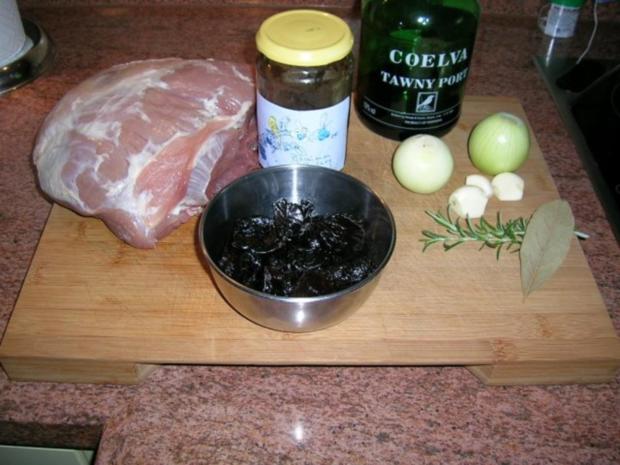 Pflaumenbraten aus dem Ofen mit Pflaumenchutney und Schupfnudeln