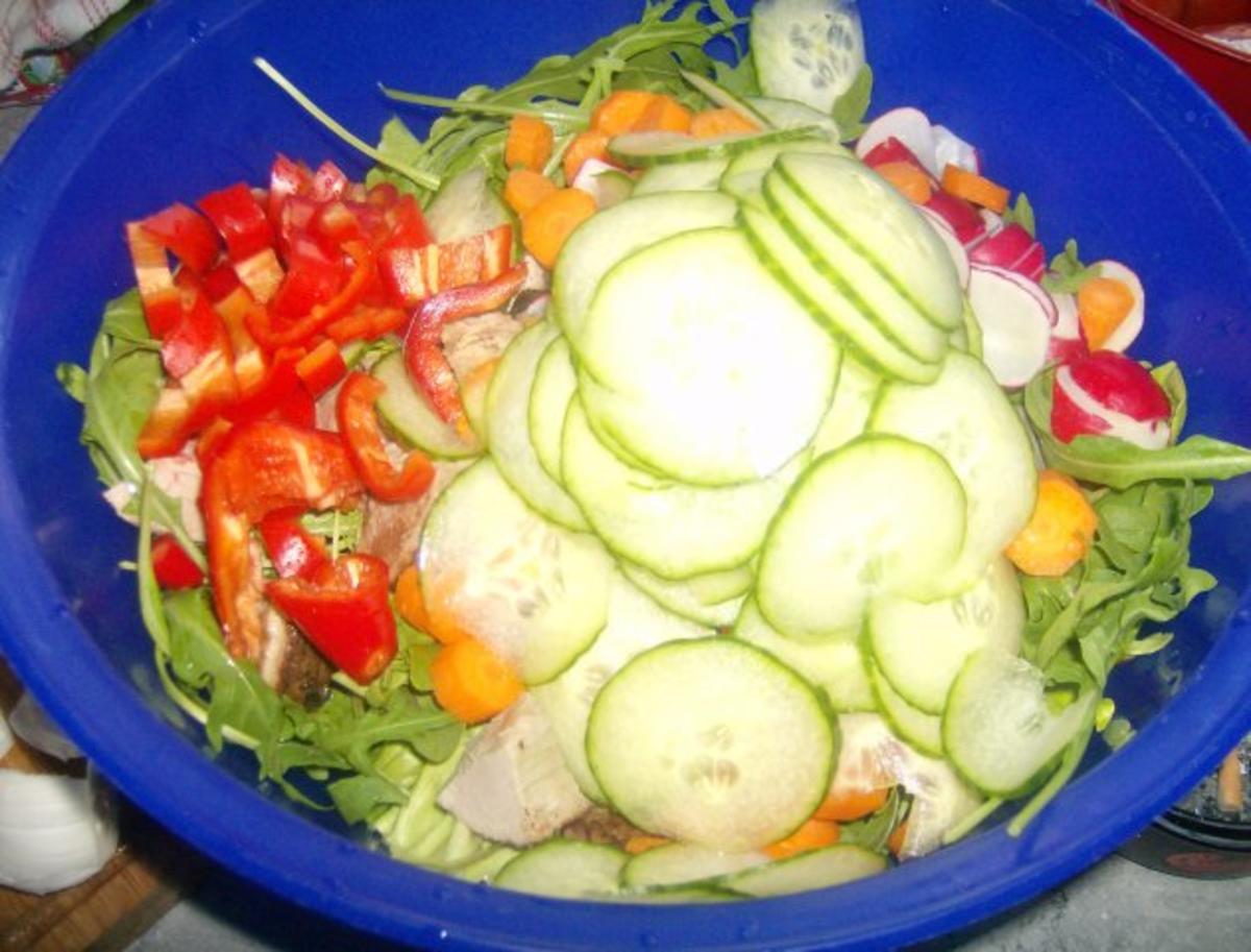 Bunter Salat mit Putenfleisch Resteverwertung vom Vortag - Rezept - Bild Nr. 5