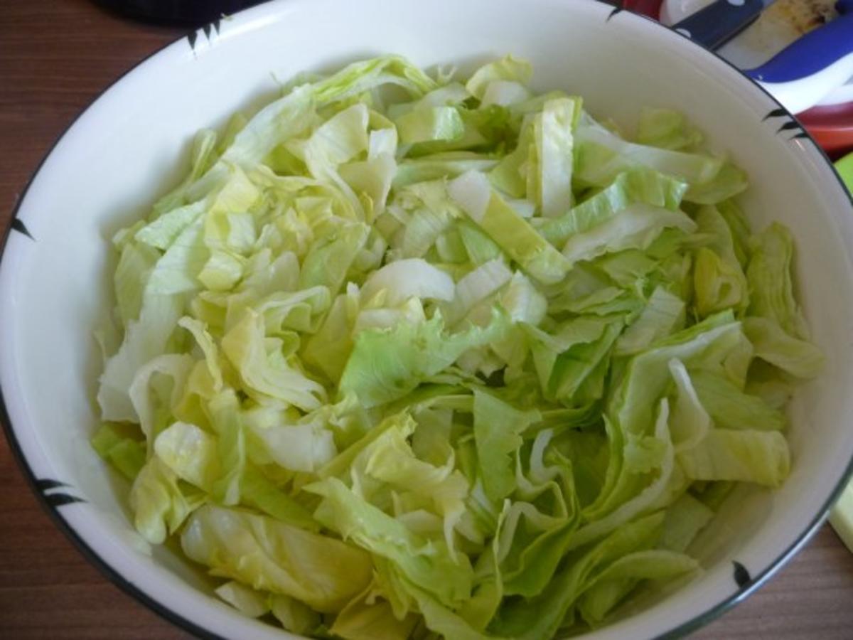 Salat : Eisbergsalat mit Joghurtdressing - Rezept - Bild Nr. 3