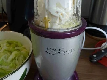 Salat : Eisbergsalat mit Joghurtdressing - Rezept - Bild Nr. 6