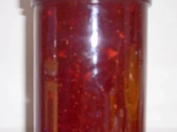 Einmachen: Erdbeer-Aprikosen-Marmelade mit Aprikosenkernen - Rezept