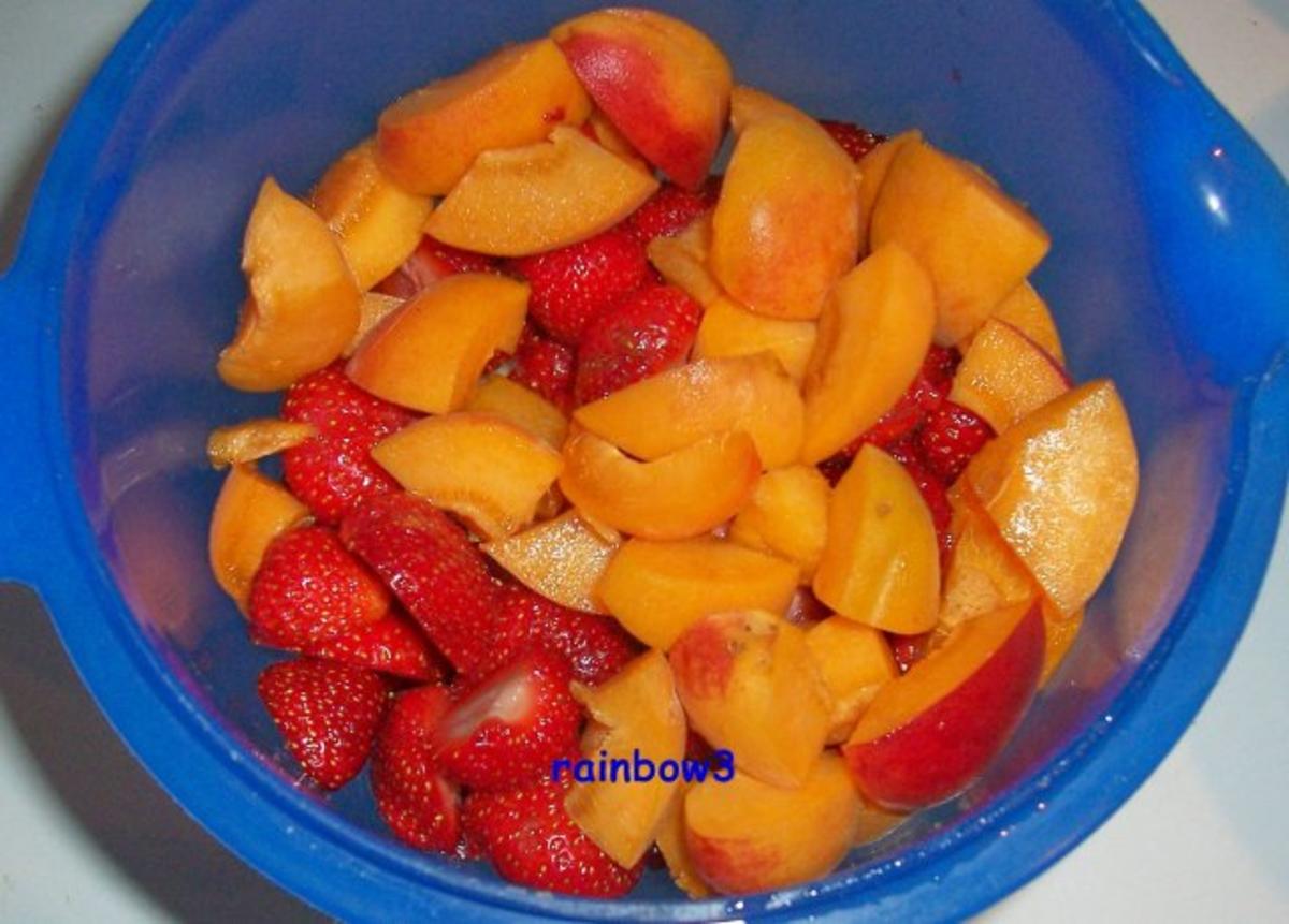 Einmachen: Erdbeer-Aprikosen-Marmelade mit Aprikosenkernen - Rezept - Bild Nr. 2