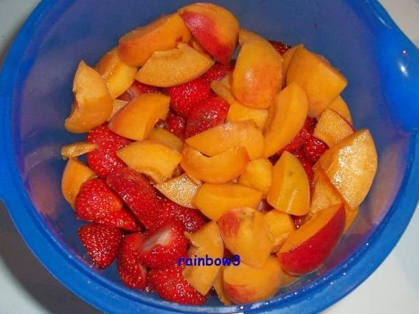 Einmachen: Erdbeer-Aprikosen-Marmelade mit Aprikosenkernen - Rezept - Bild Nr. 2