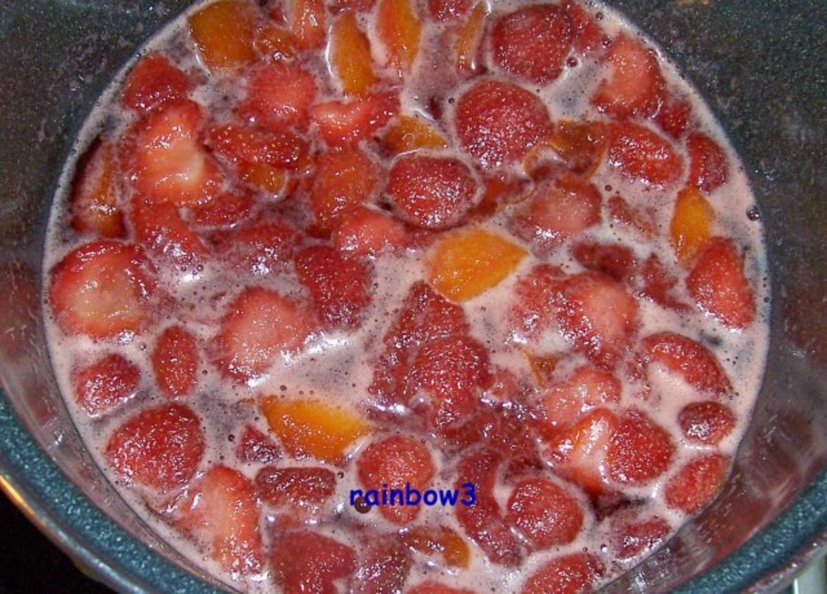 Einmachen: Erdbeer-Aprikosen-Marmelade mit Aprikosenkernen - Rezept - Bild Nr. 6