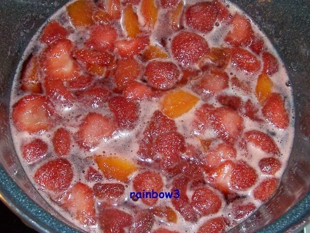 Einmachen: Erdbeer-Aprikosen-Marmelade mit Aprikosenkernen - Rezept - Bild Nr. 6