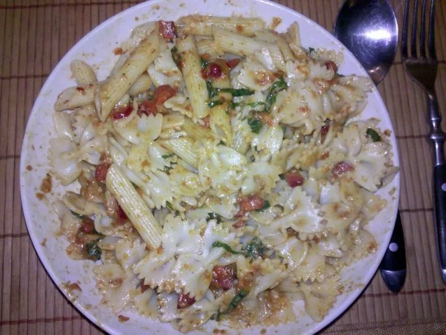 Rezept: Nudeln: Minifarfalle mit Ajvar-Käse-Pesto Bild Nr. 7 Nudeln: Minifarfalle mit Ajvar-Käse-Pesto - Rezept - Bild Nr. 7