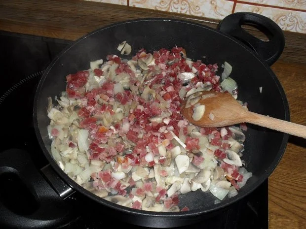 Zucchini mit Champignon-Toastbrot-Schinkenfüllung im Kräuter-Rahmsößle - Rezept - Bild Nr. 7