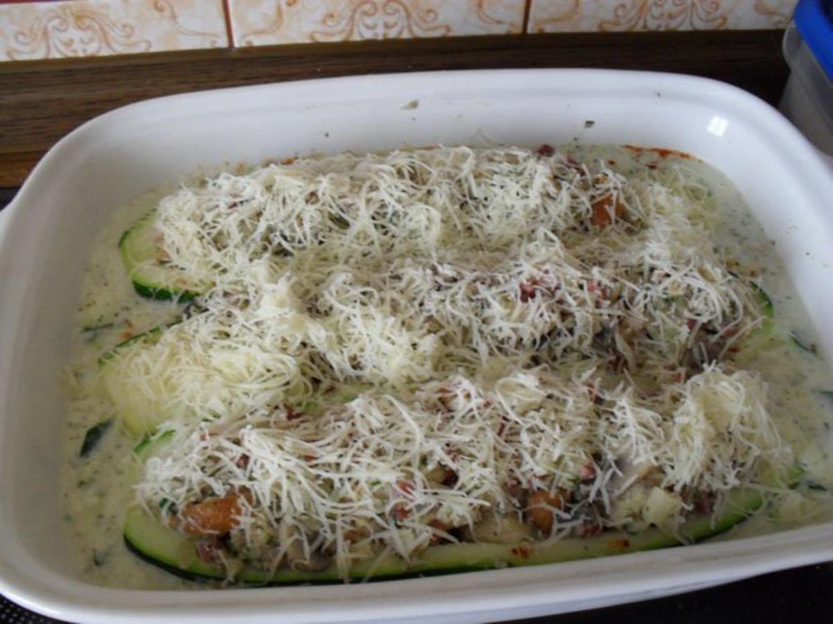Zucchini mit Champignon-Toastbrot-Schinkenfüllung im Kräuter-Rahmsößle - Rezept - Bild Nr. 13