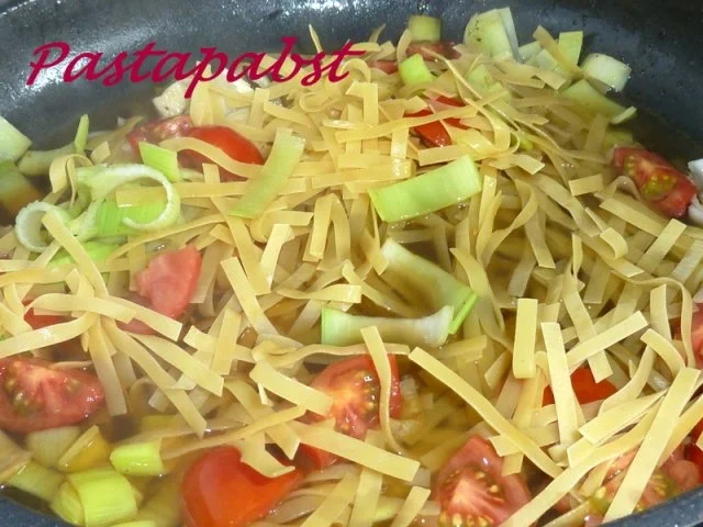 WOK-Nudeln mit Salbei-Putenstreifen - Rezept - Bild Nr. 3